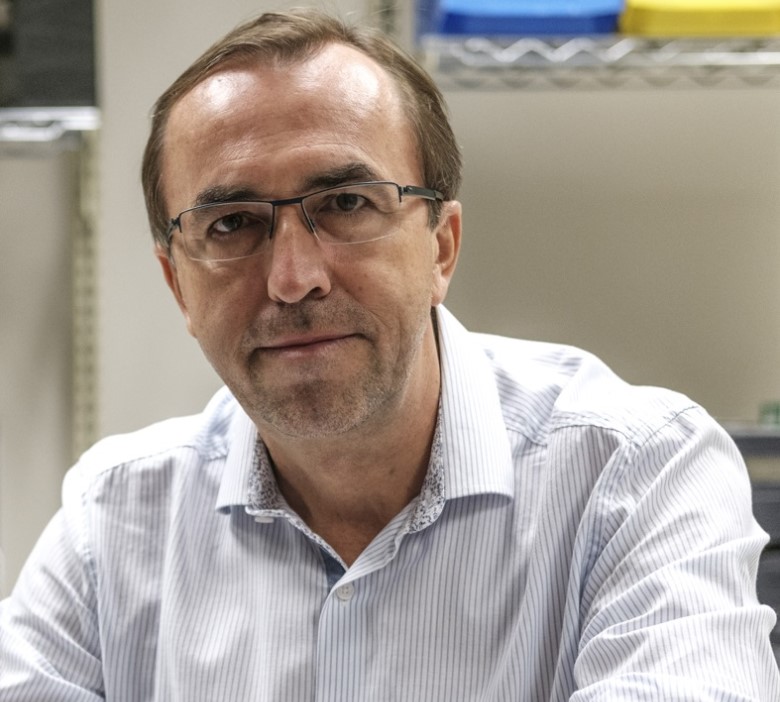 Headshot of Dr Pavel Cheben FREng