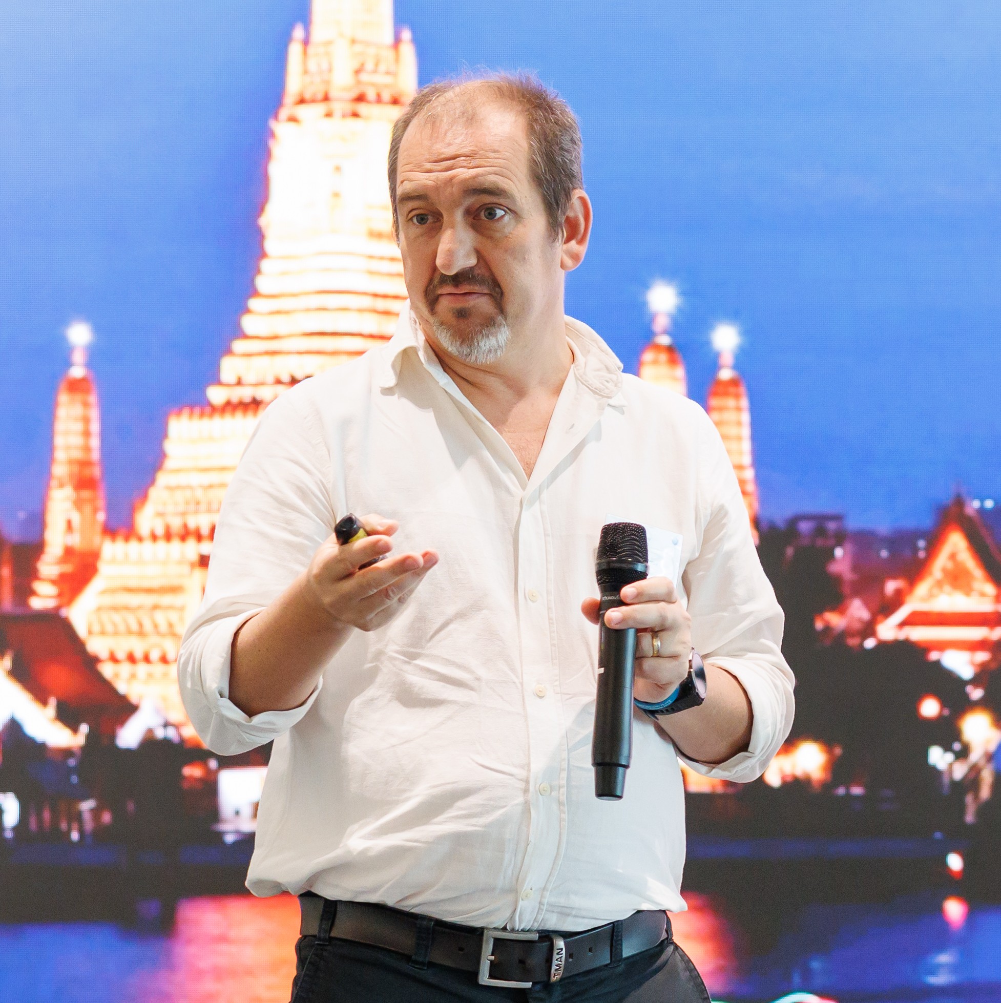 Billy presenting during the session