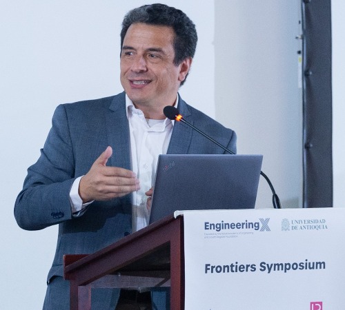 Professor Alexánder Gómez Mejía giving his keynote
