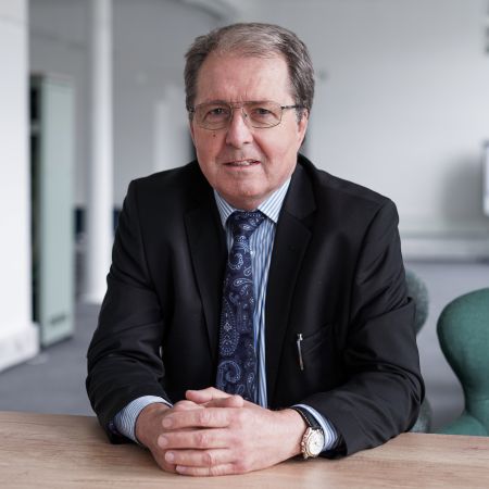 Mr Gordon Findlay