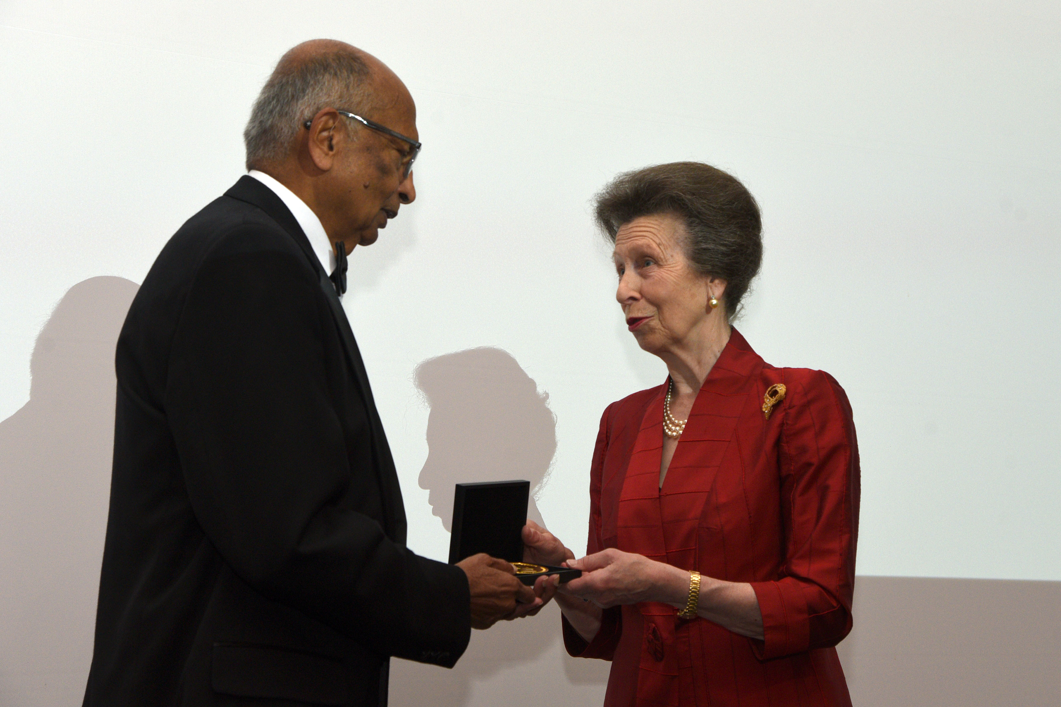 Our Royal Fellow, HRH The Princess Royal, presents the 2024 Prince Philip Medal to Dr Arogyaswami J Paulraj, the inventor of multipleinput, multiple-out technology, at the annual Prince Philip Dinner in June 2024.