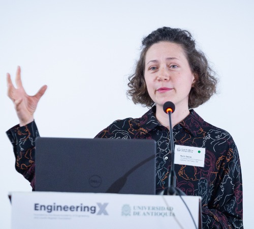 Stella Leona Deppe presenting