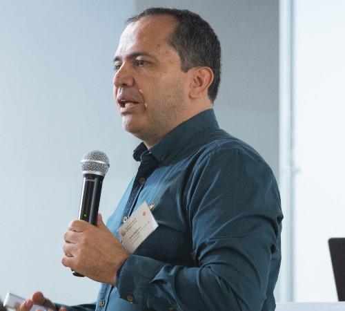 Professor Jairo Espinosa presenting