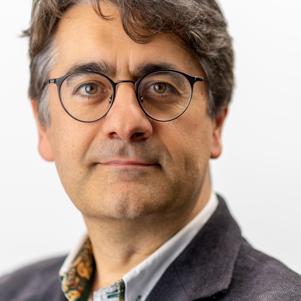 Professor Simon Saunders Freng