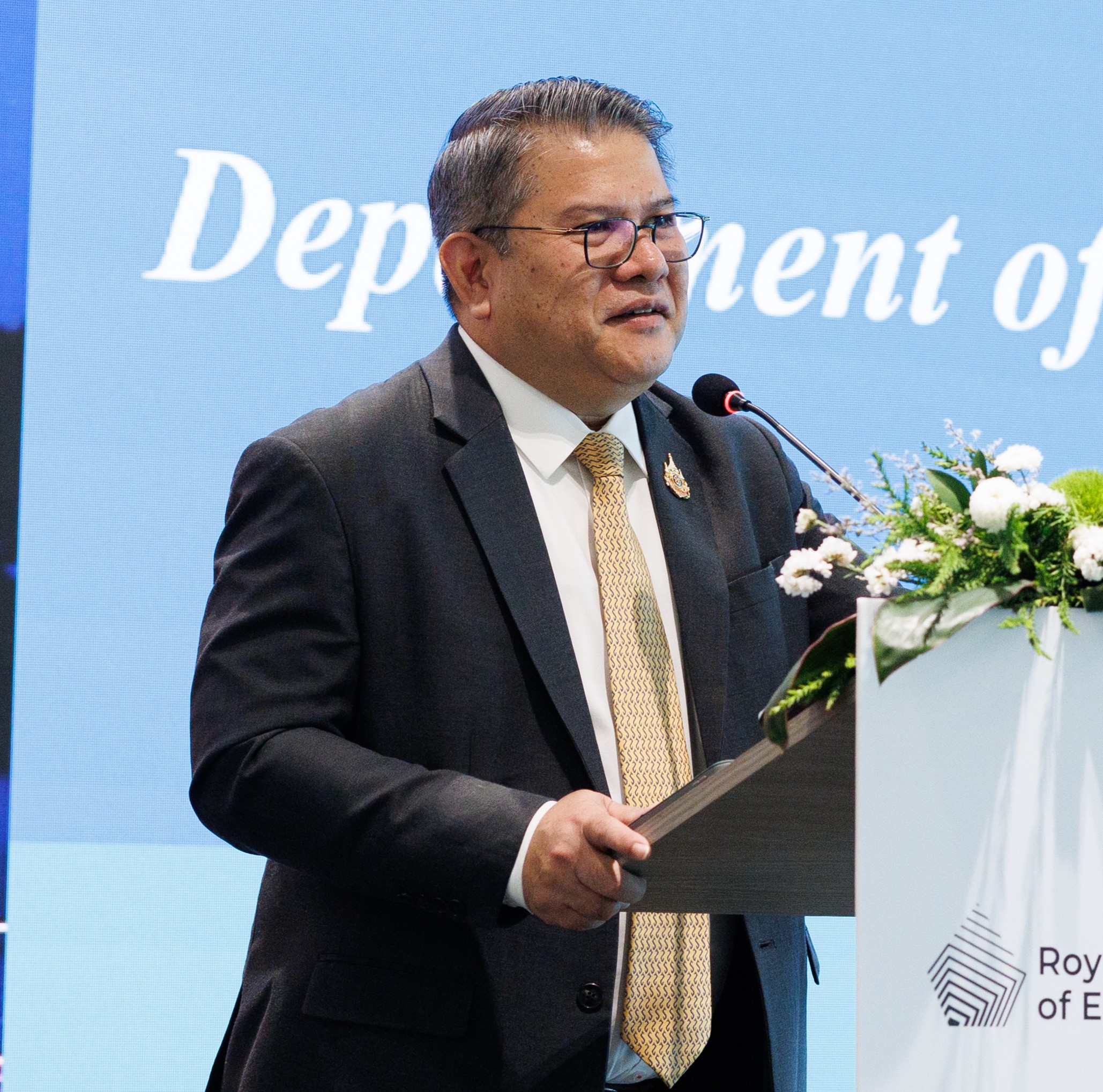 Mr Pavich delivering his keynote