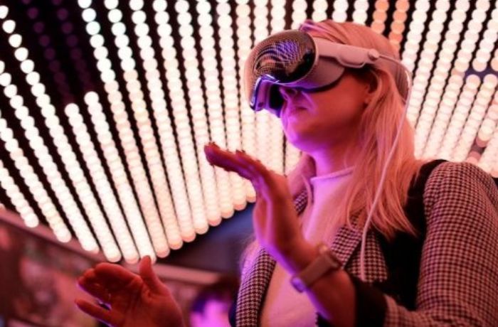 A women in a VR headset