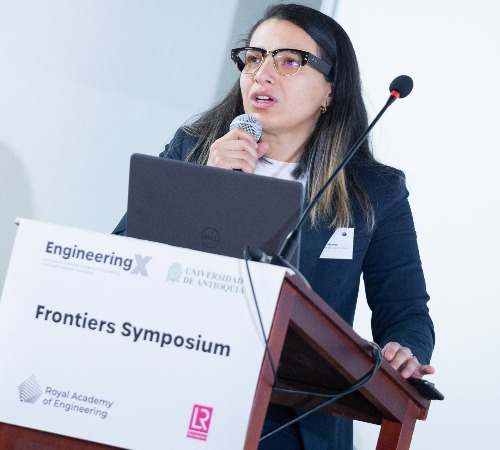 Alejandra Tabares Pozos presenting