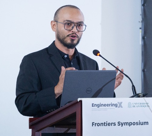 Professor Andrés Felipe Colorado presenting
