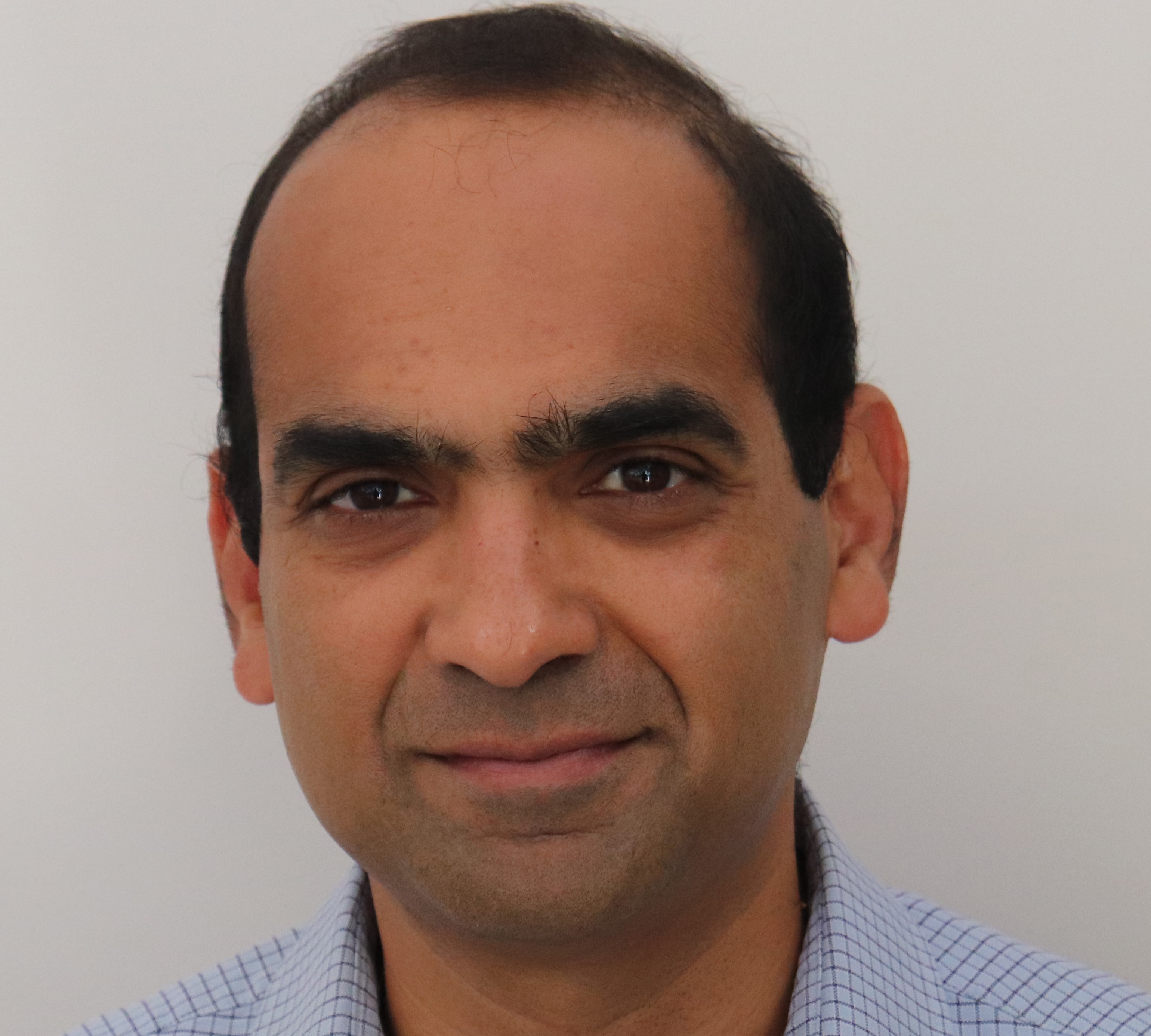 Headshot of Professor Vikram Deshpande FREng FRS